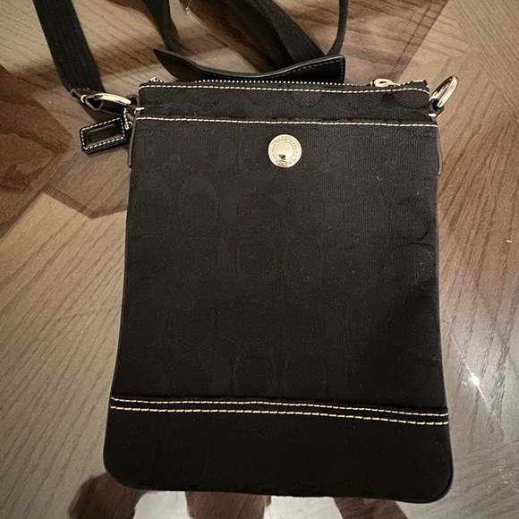 Coach Crossbody - Brand New - Black purse -NWOT comes with dustbag - Picture 3 of 10